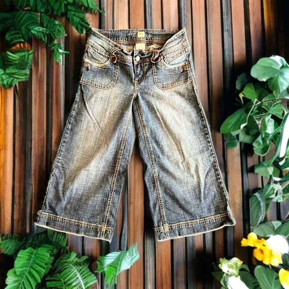 Wide Leg Jean Capris - H2j Production - Picture 1 of 12